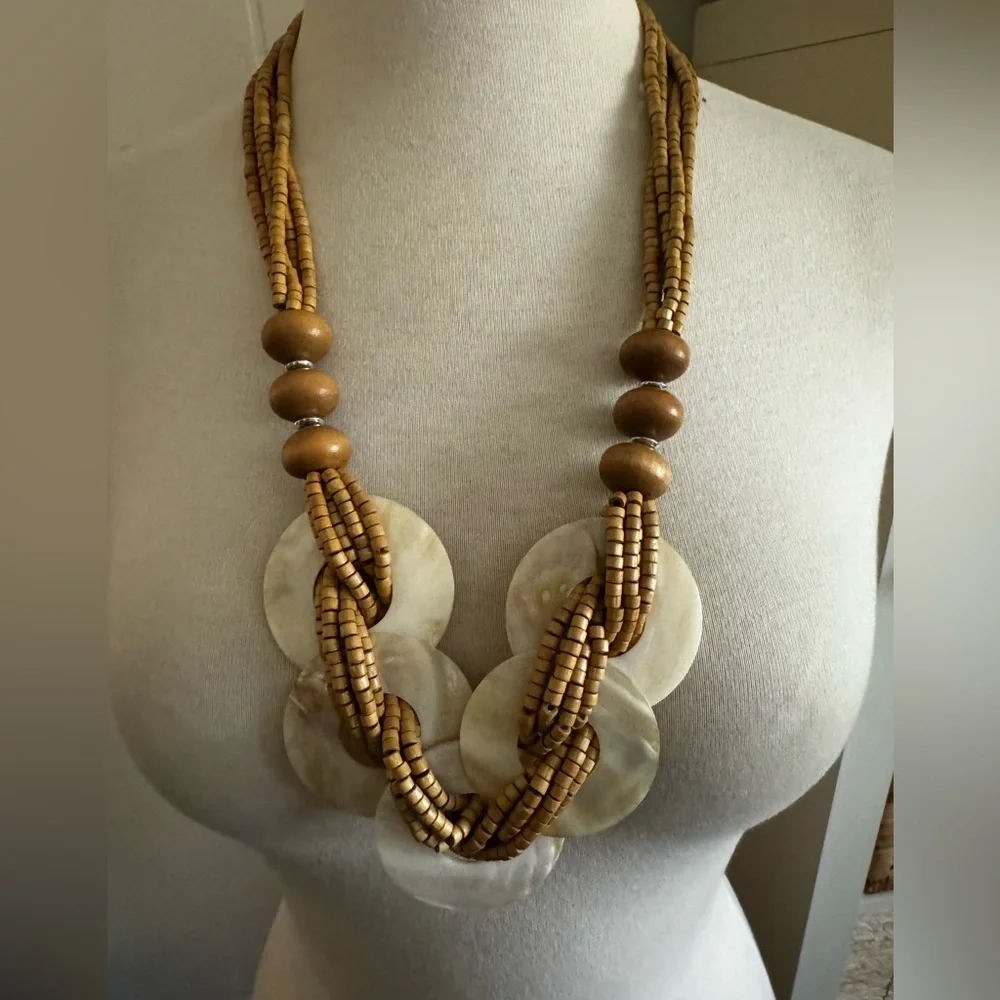 Beautiful statement necklace with natural wood
